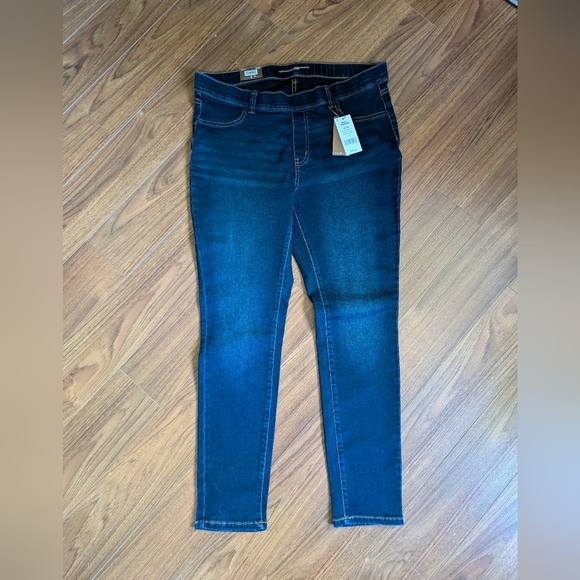 Denver Hayes Denim Jeggings - Picture 2 of 6